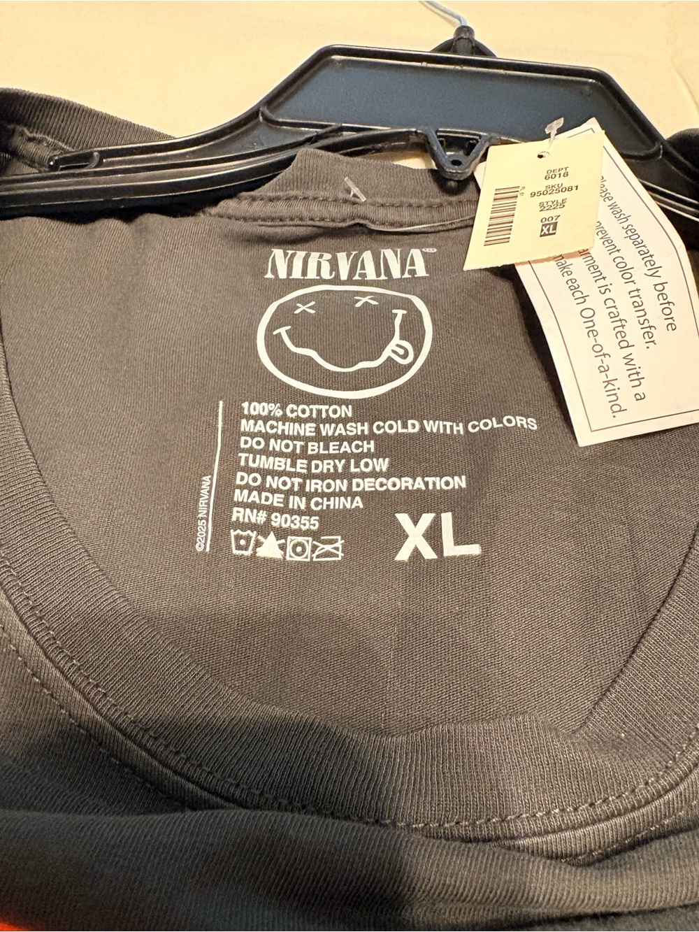 NWT NIRVANA UNPLUGGED VIBRANT GRAPHIC PRINT ON BLACK TSHIRT
XL Medium - Picture 5 of 5